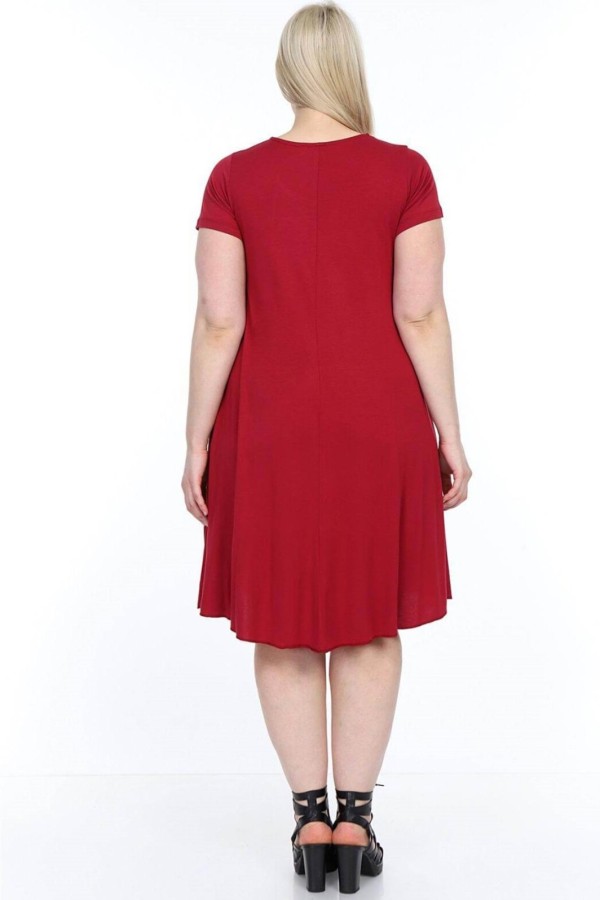 Tamsiai raudona suknelė trumpomis rankovėmis