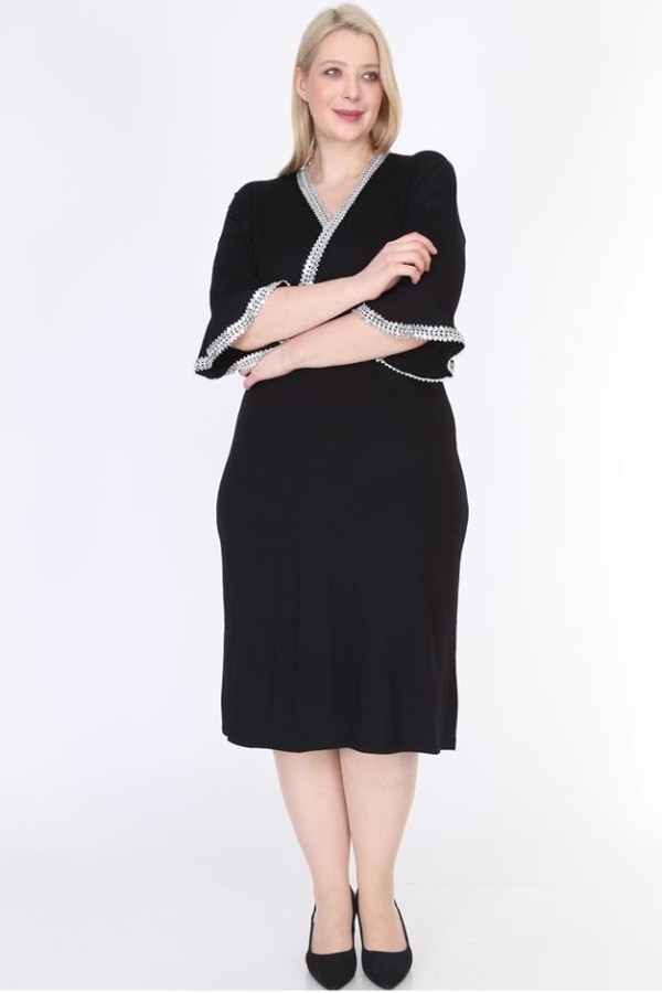 Elegantiška juoda suknelė su apvadais