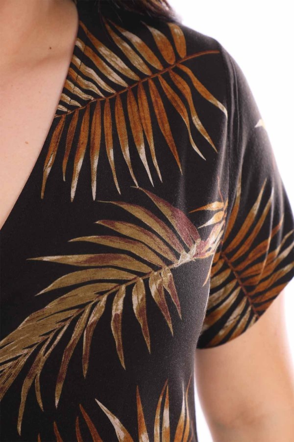 Plius dydžių suknelė su iškirpte