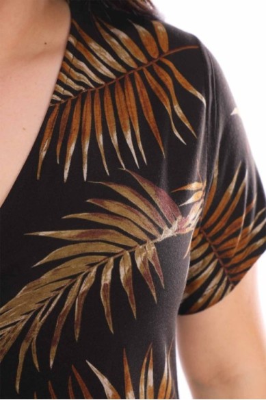 Plius dydžių suknelė su iškirpte