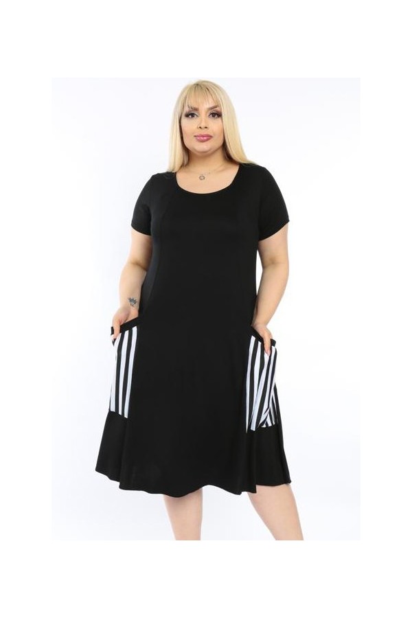 Juoda suknelė su dryžuotomis kišenėmis