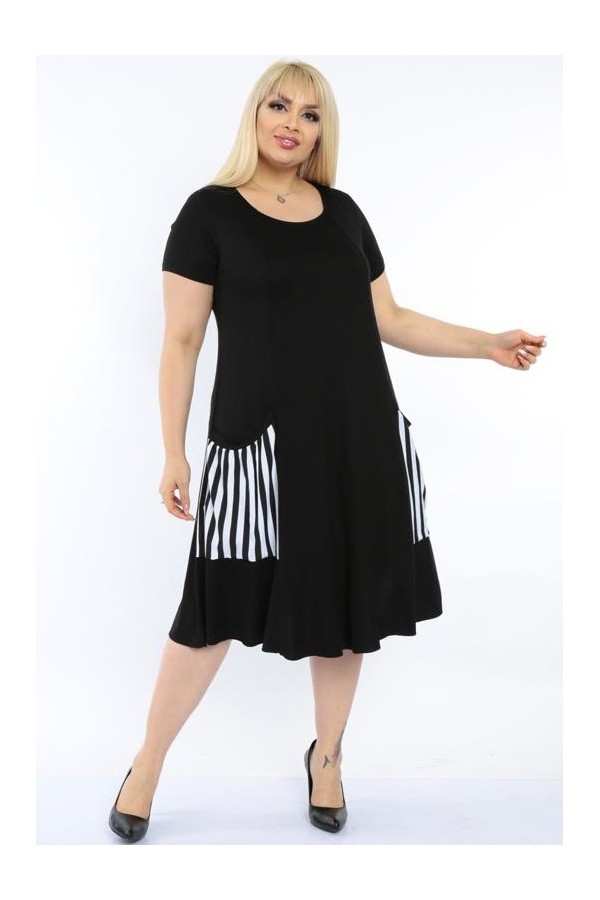 Juoda suknelė su dryžuotomis kišenėmis