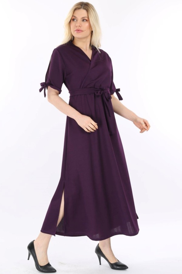 Ilga tamsiai violetinė suknelė su dirželiu