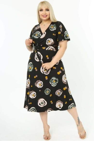 Raštuota suknelė su trikampe iškirpte