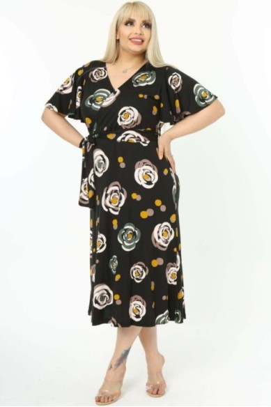 Raštuota suknelė su trikampe iškirpte