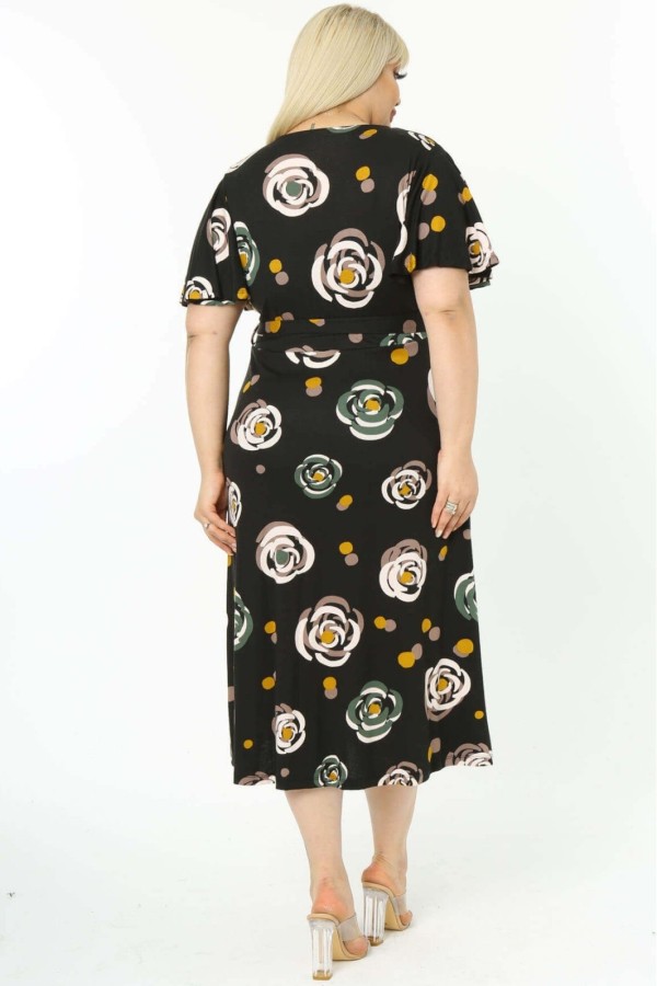 Raštuota suknelė su trikampe iškirpte