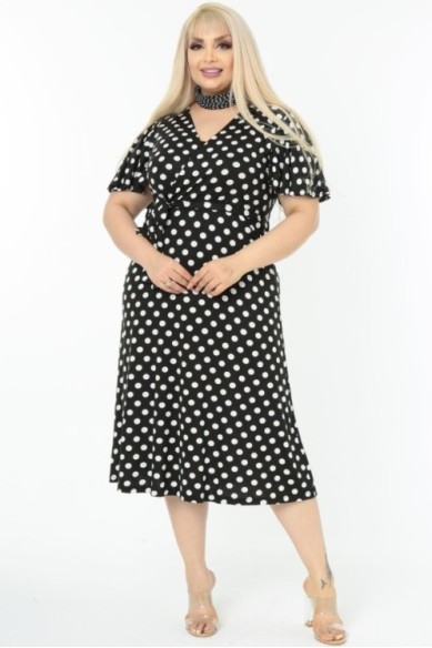 Juoda suknelė su rutuliukais