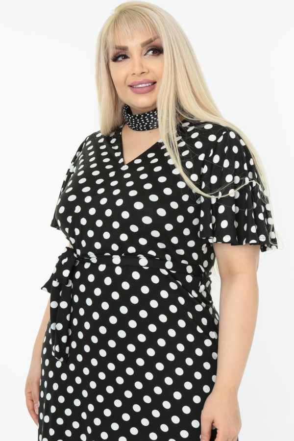 Juoda suknelė su rutuliukais