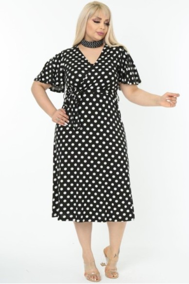 Juoda suknelė su rutuliukais