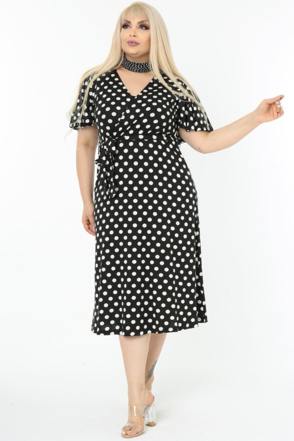 Juoda suknelė su rutuliukais