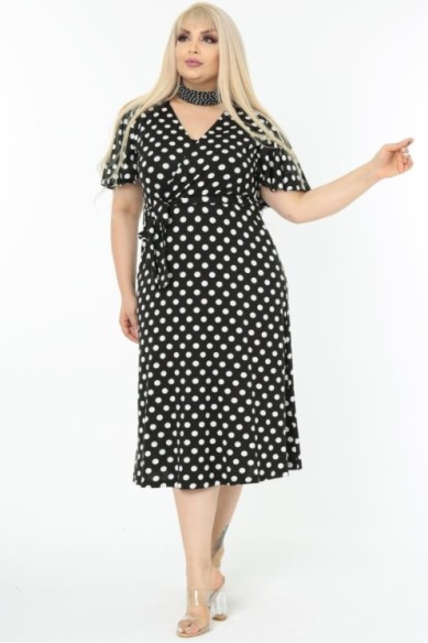 Juoda suknelė su rutuliukais