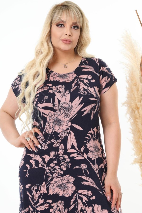 Paprasta moterų suknelė trumpomis rankovėmis