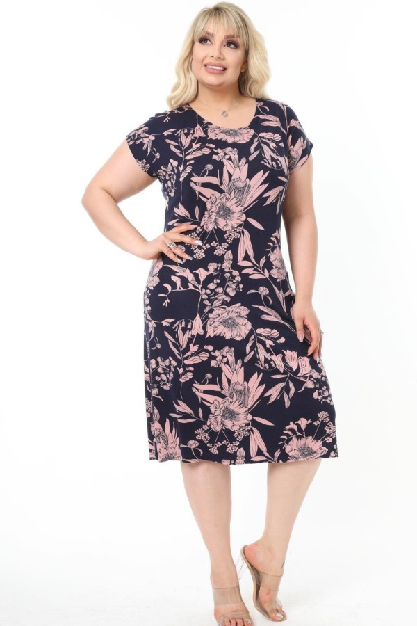 Paprasta moterų suknelė trumpomis rankovėmis