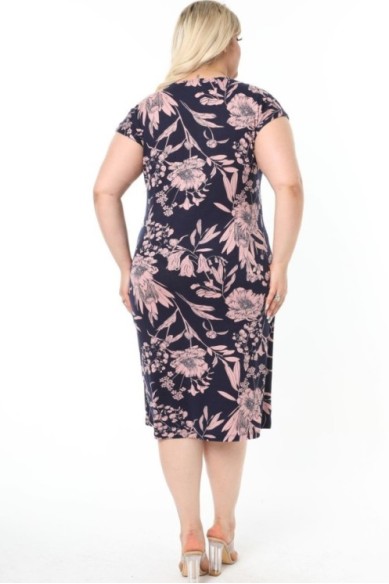 Paprasta moterų suknelė trumpomis rankovėmis