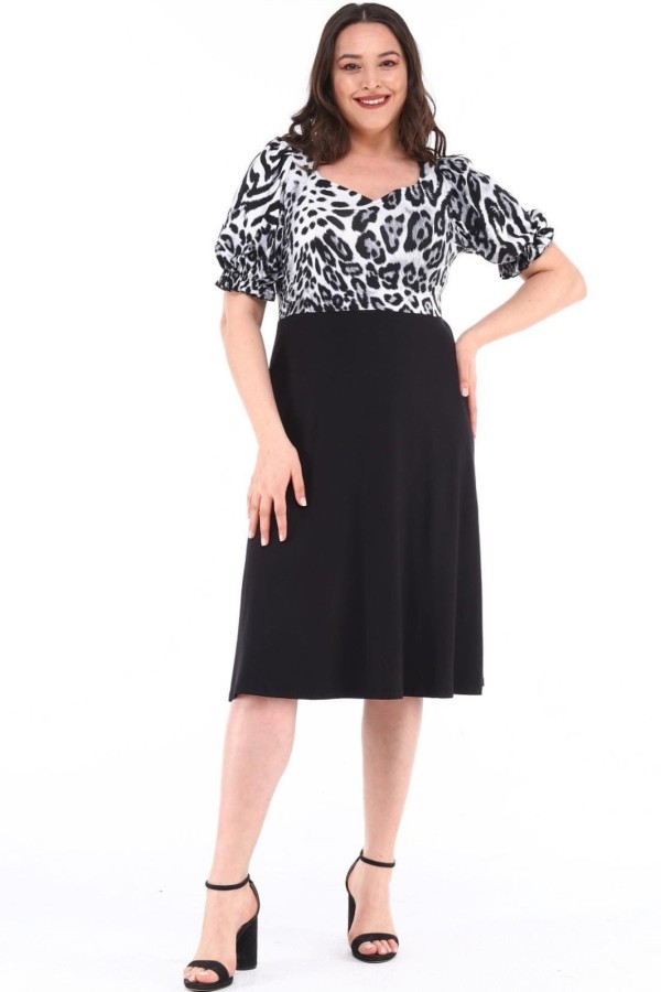 Suknelė su iškirpte