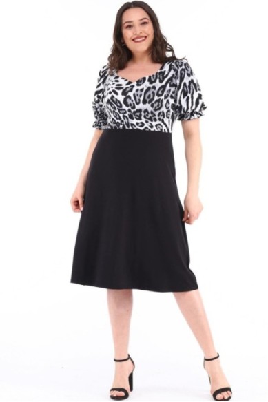 Suknelė su iškirpte