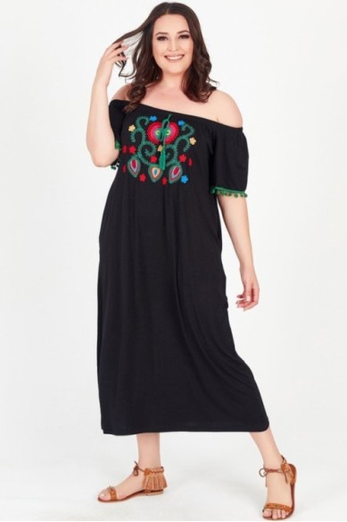 Ilga juoda suknelė su aplikacija