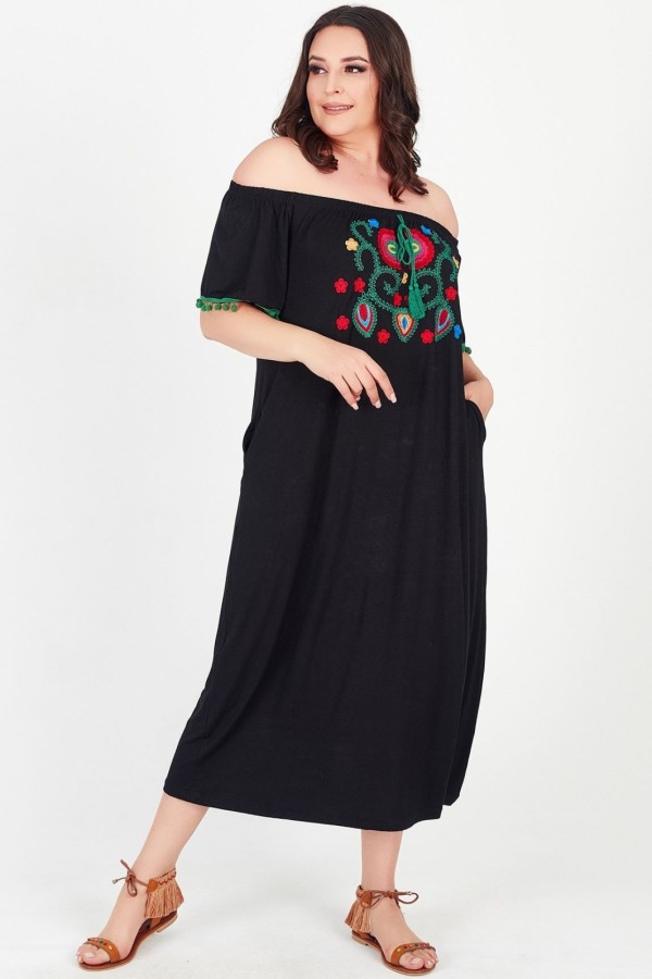 Ilga juoda suknelė su aplikacija