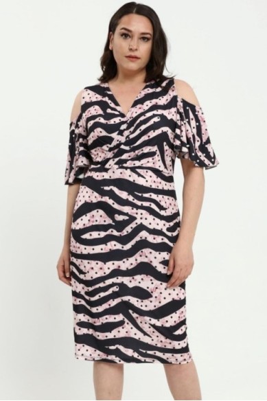 Šviesiai rožinė suknelė su karoliukais