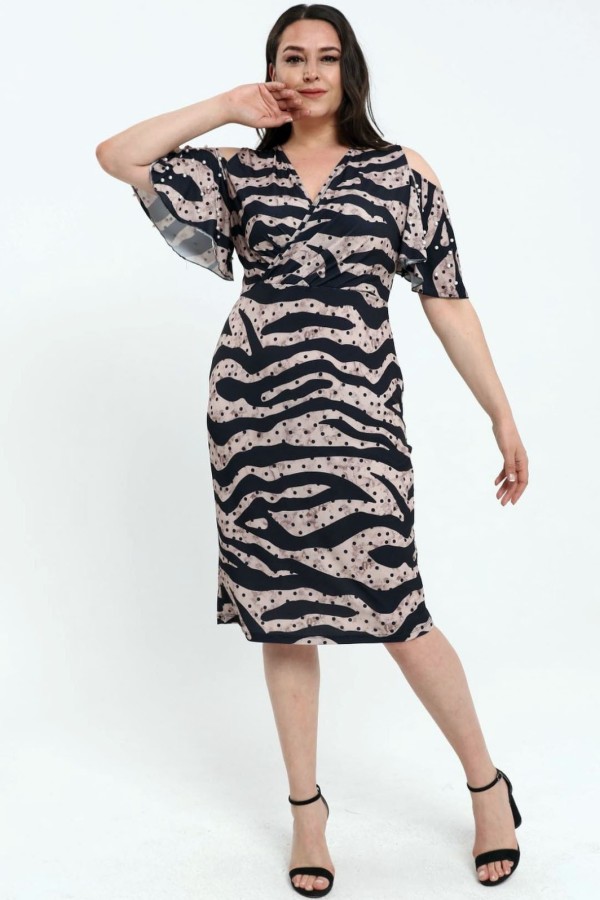 Smėlio spalvos suknelė su dirbtiniais perlais