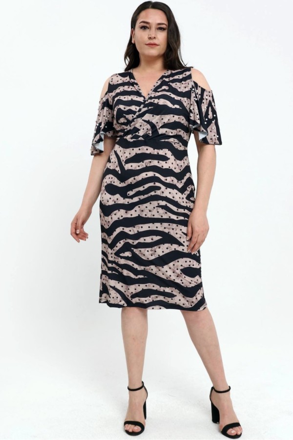 Smėlio spalvos suknelė su dirbtiniais perlais