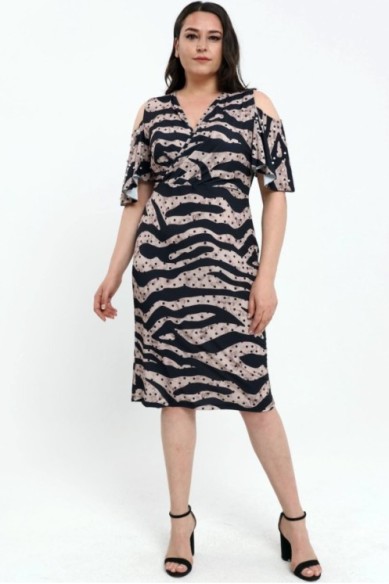 Smėlio spalvos suknelė su dirbtiniais perlais