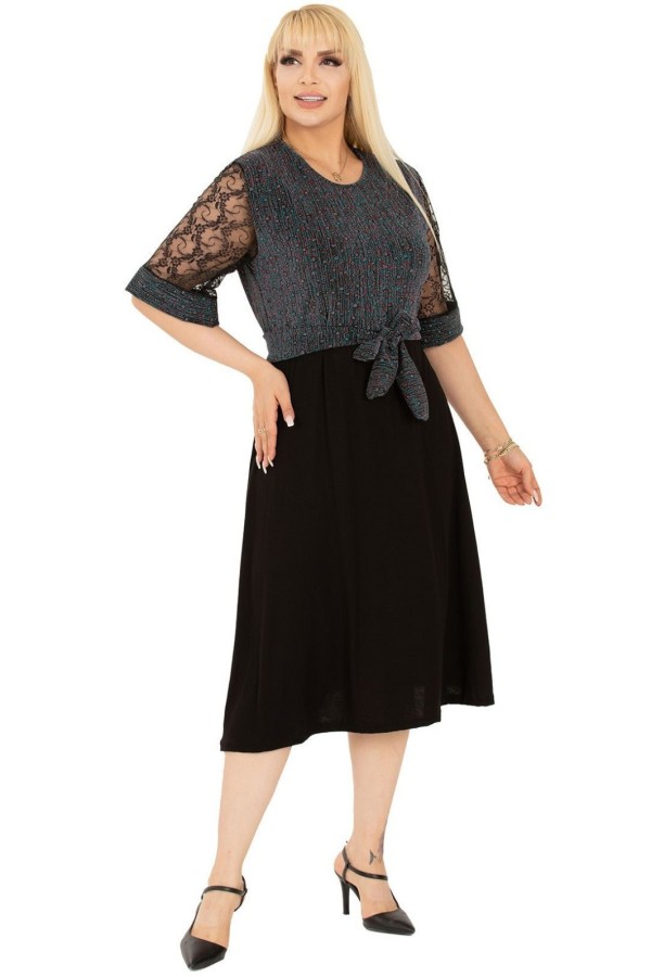 Suknelė su puošniomis rankovėmis ir dirželiu