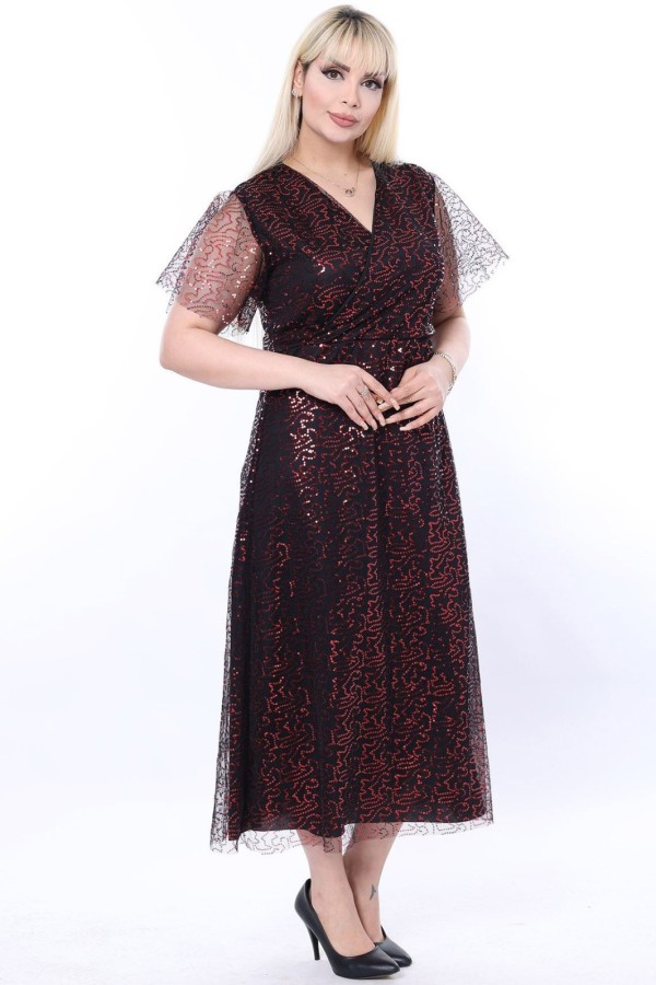 Ilga proginė suknelė su iškirpte