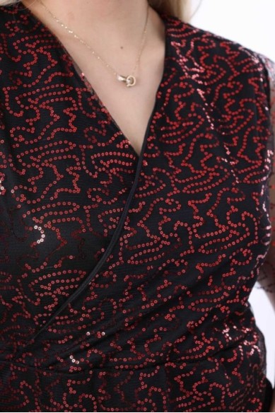 Ilga proginė suknelė su iškirpte