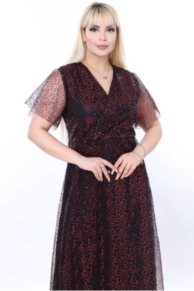 Ilga proginė suknelė su iškirpte