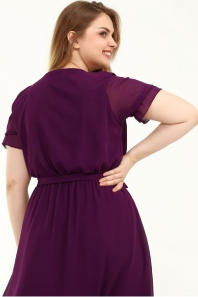 Daili violetinė suknelė trumpomis rankovėmis