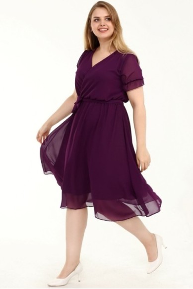 Daili violetinė suknelė trumpomis rankovėmis
