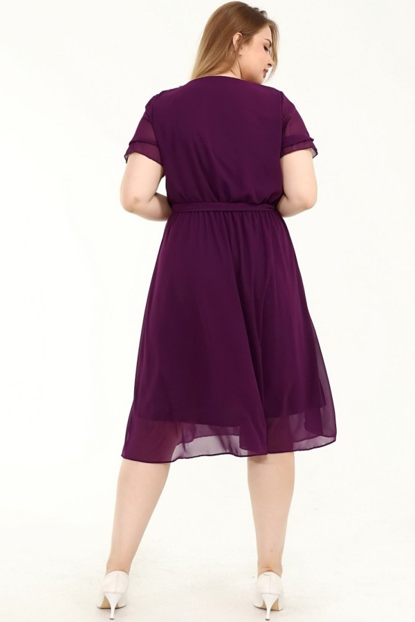 Daili violetinė suknelė trumpomis rankovėmis