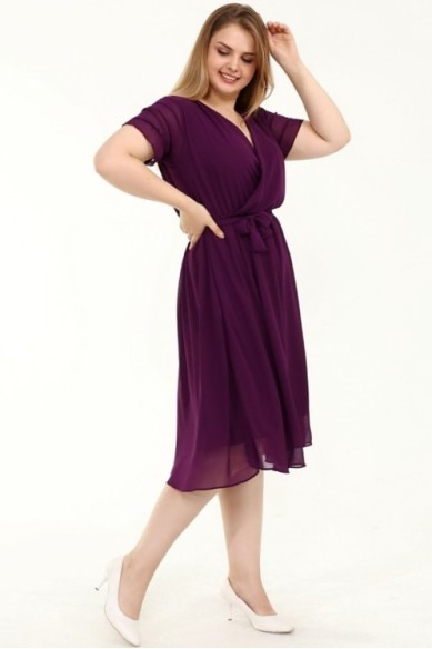 Daili violetinė suknelė trumpomis rankovėmis