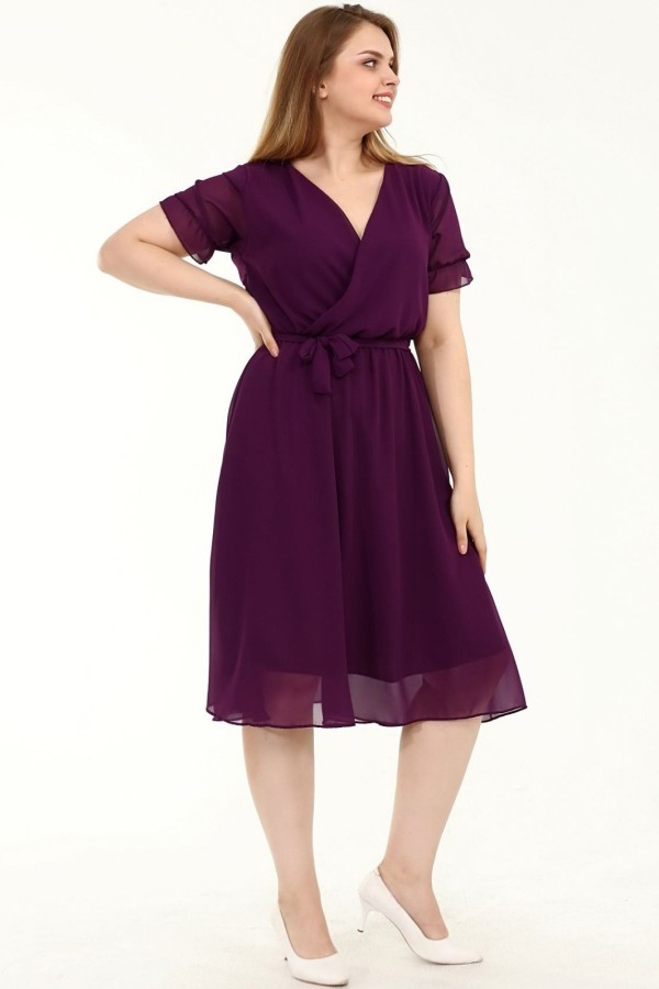 Daili violetinė suknelė trumpomis rankovėmis