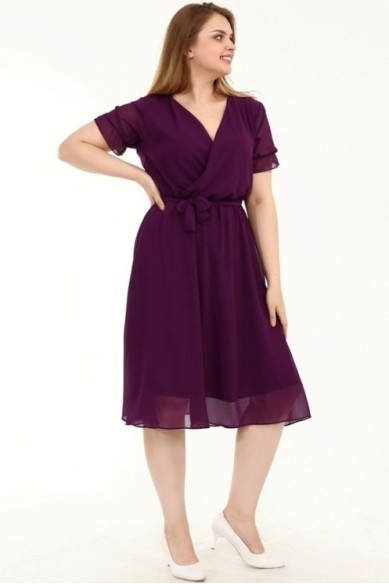 Daili violetinė suknelė trumpomis rankovėmis