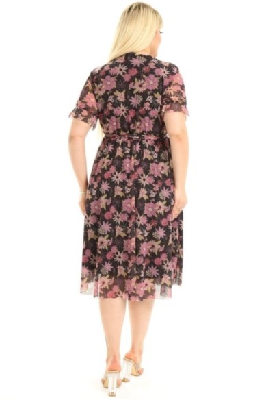 Daugiaspalvė suknelė su voko formos iškirpte