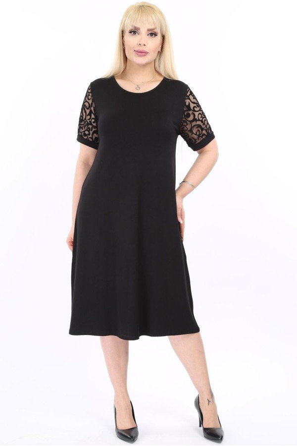 Juoda viskozės suknelė su nėrinių rankovėmis