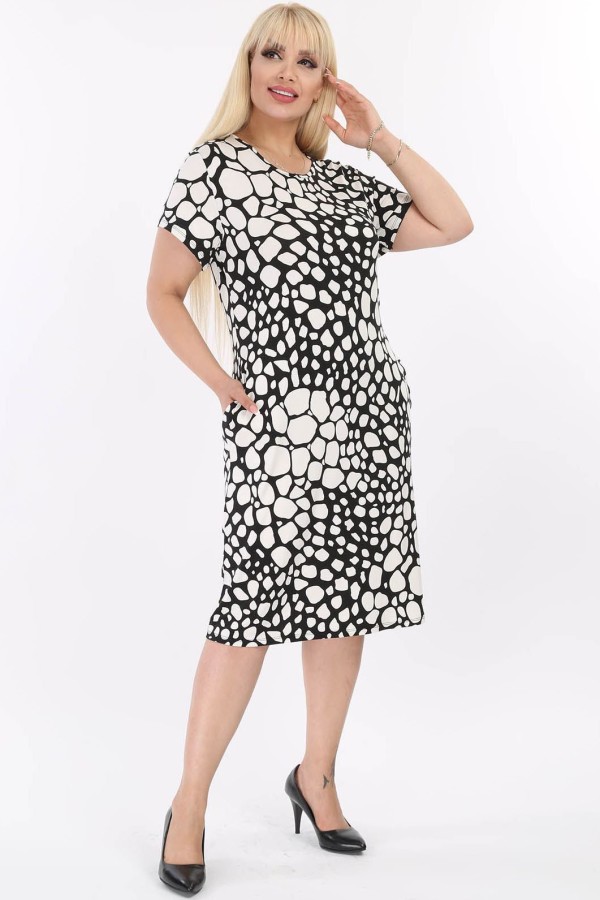 Paprasta juodai balta suknelė