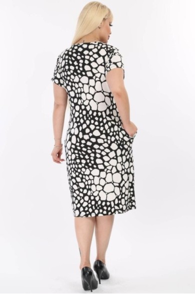 Paprasta juodai balta suknelė
