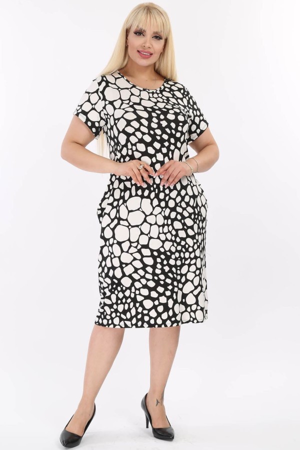 Paprasta juodai balta suknelė