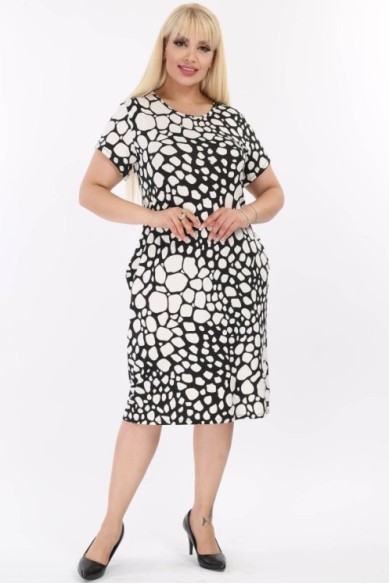 Paprasta juodai balta suknelė