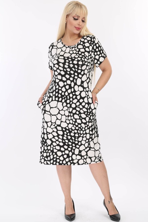 Paprasta juodai balta suknelė