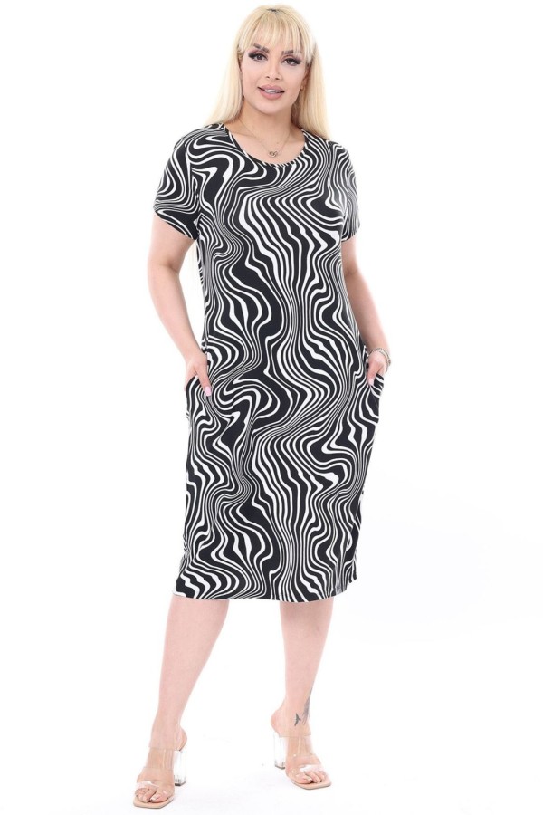 Juodai balta suknelė trumpomis rankovėmis