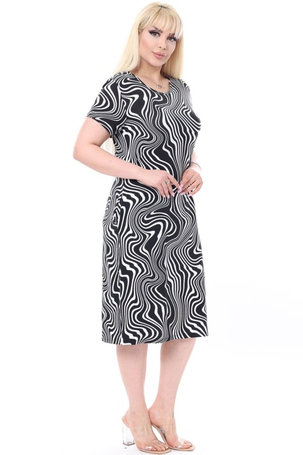 Juodai balta suknelė trumpomis rankovėmis