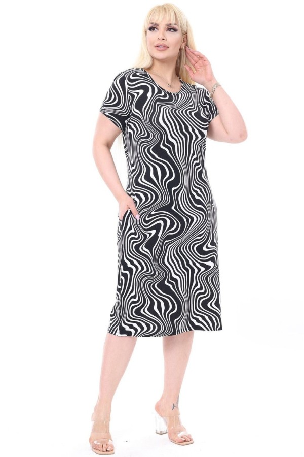 Juodai balta suknelė trumpomis rankovėmis