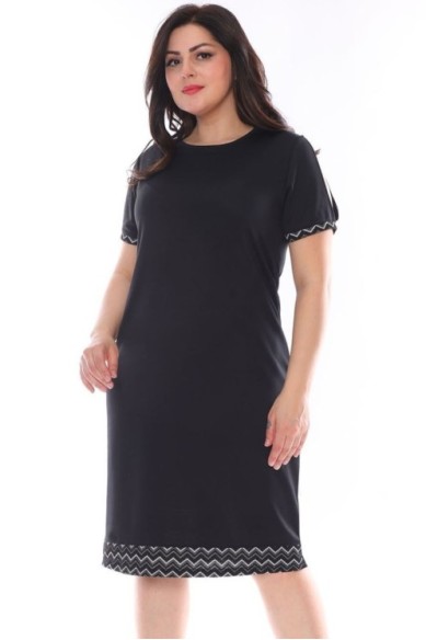 Klasikinio stiliaus juoda suknelė