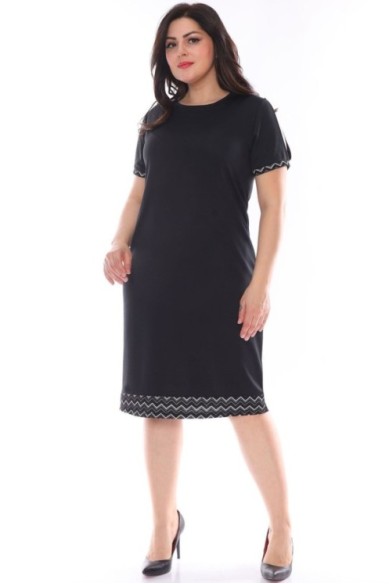 Klasikinio stiliaus juoda suknelė