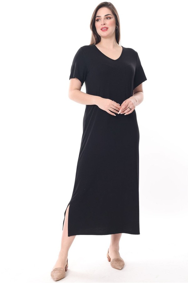 Juoda ilga suknelė su skeltukais