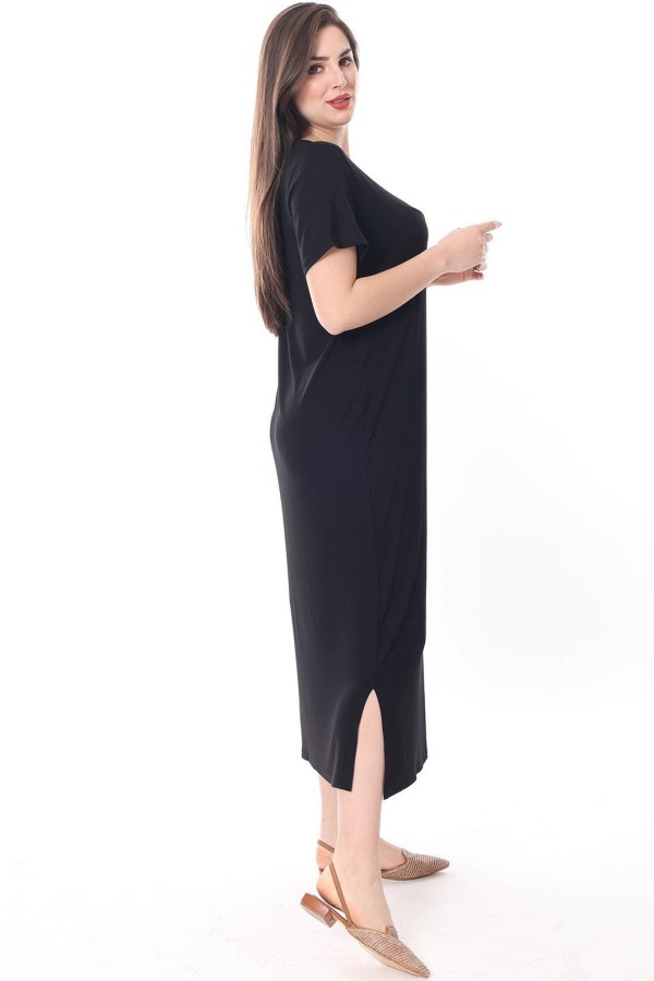 Juoda ilga suknelė su skeltukais